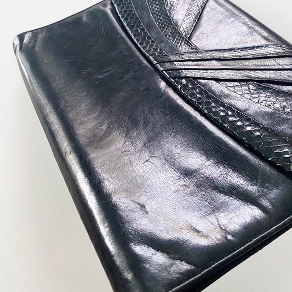 70s vtg black leather snakeskin envelope clutch - crossbody strap - Picture 9 of 11